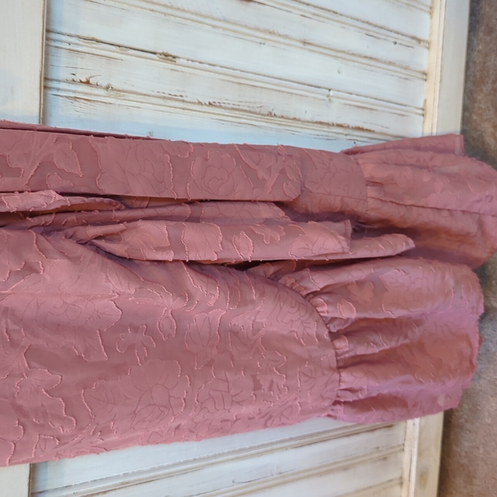 Lulu's , Blissfully,floral jacquard Rusty Rose,Wrap Dress.Small - Picture 4 of 12